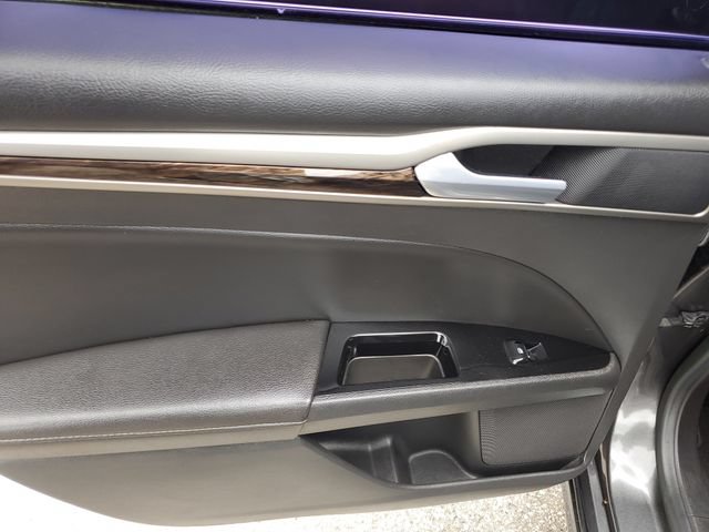 Used 2015 Ford Fusion SE w/ Equipment Group 202A FWD image 27