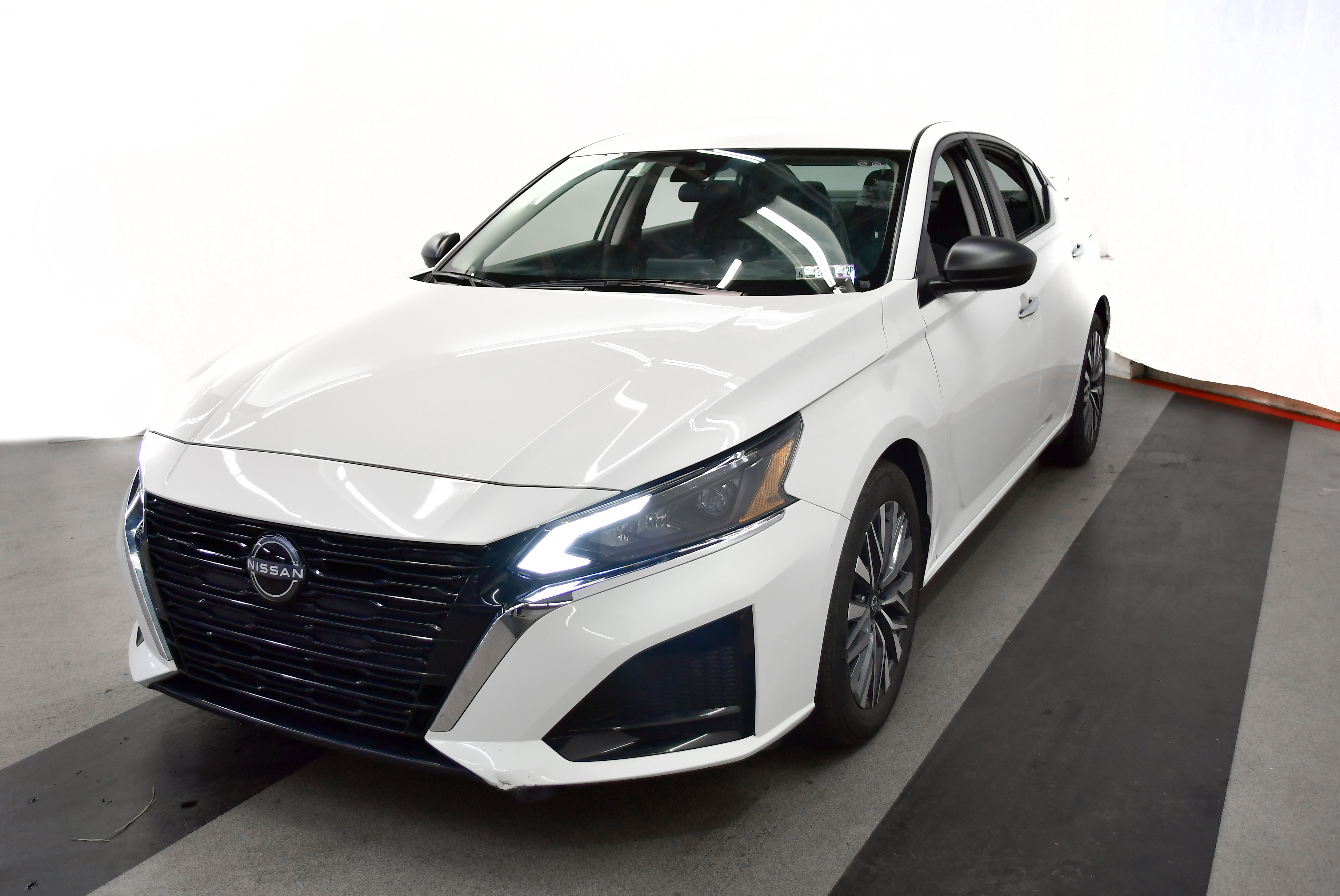 Used 2025 Nissan Altima 2.5 SV FWD image 4