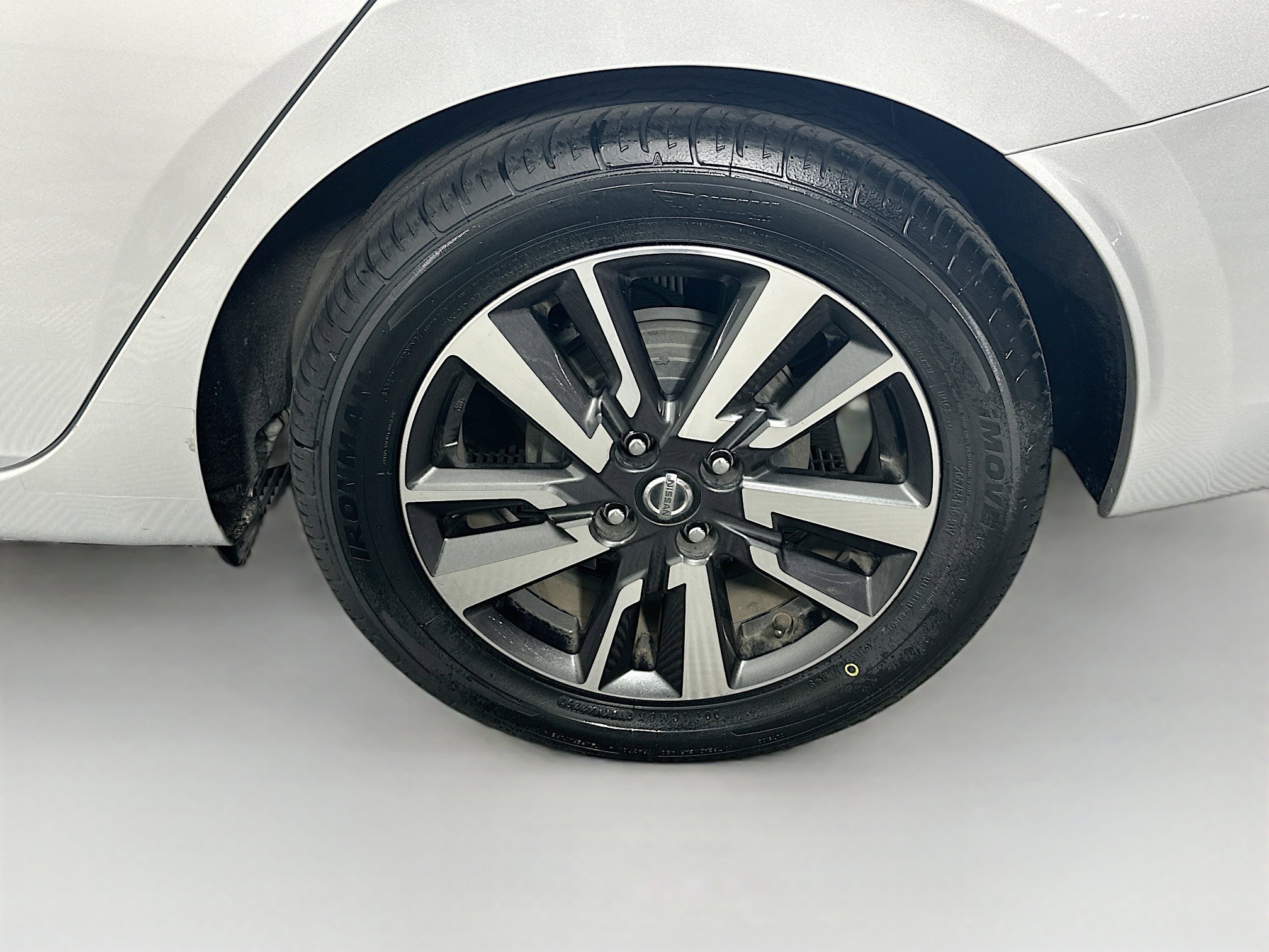 Used 2021 Nissan Versa SV image 11