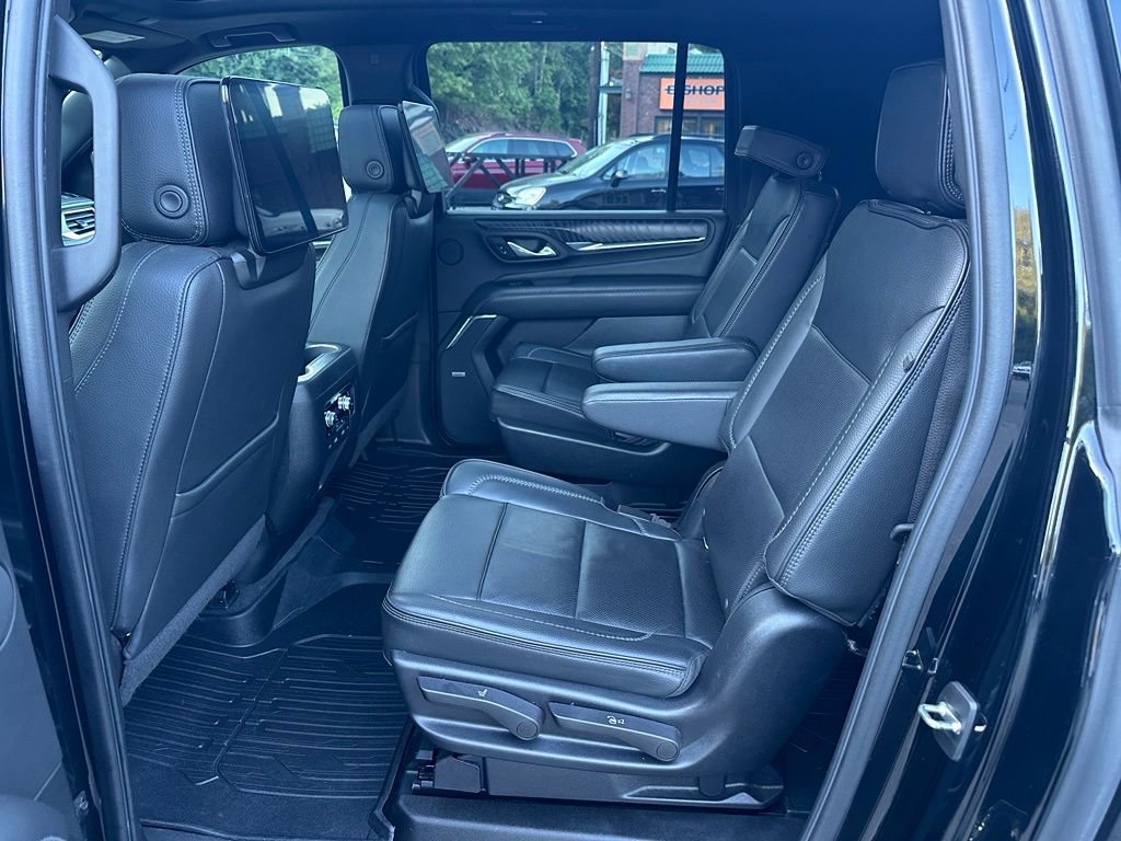 Used 2022 GMC Yukon XL Denali w/ Denali Ultimate Package AWD/4WD image 10