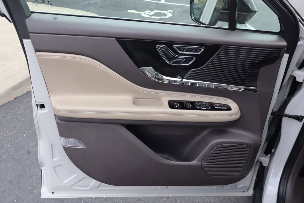 Used 2021 Lincoln Corsair AWD w/ Premium Package image 33