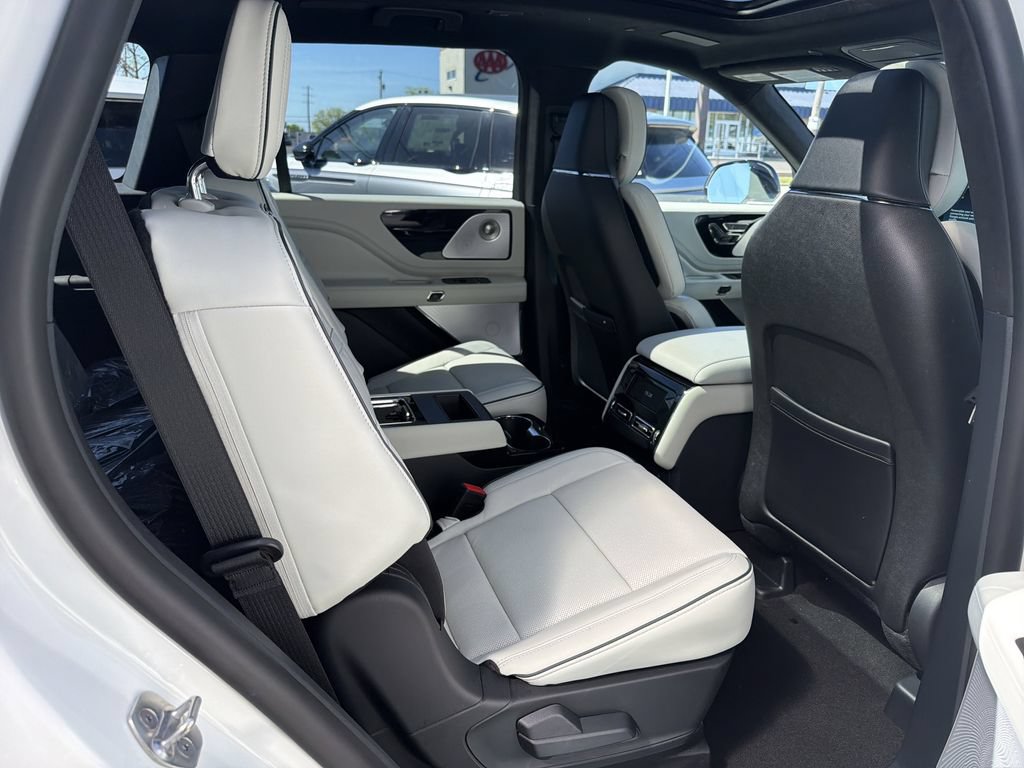New 2026 Lincoln Aviator Black Label w/ Dynamic Handling Package AWD/4WD image 10
