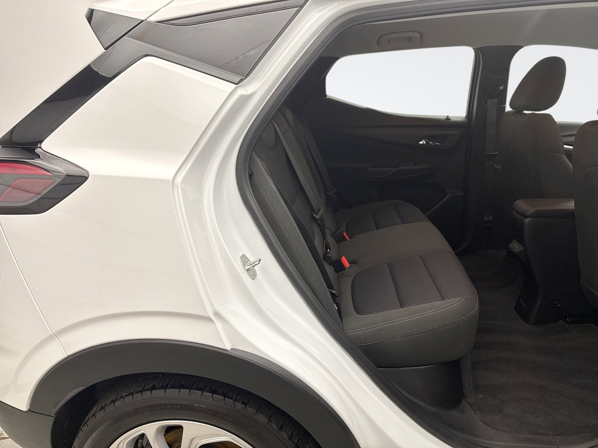 Used 2022 Chevrolet Bolt EUV LT w/ Comfort Package image 18