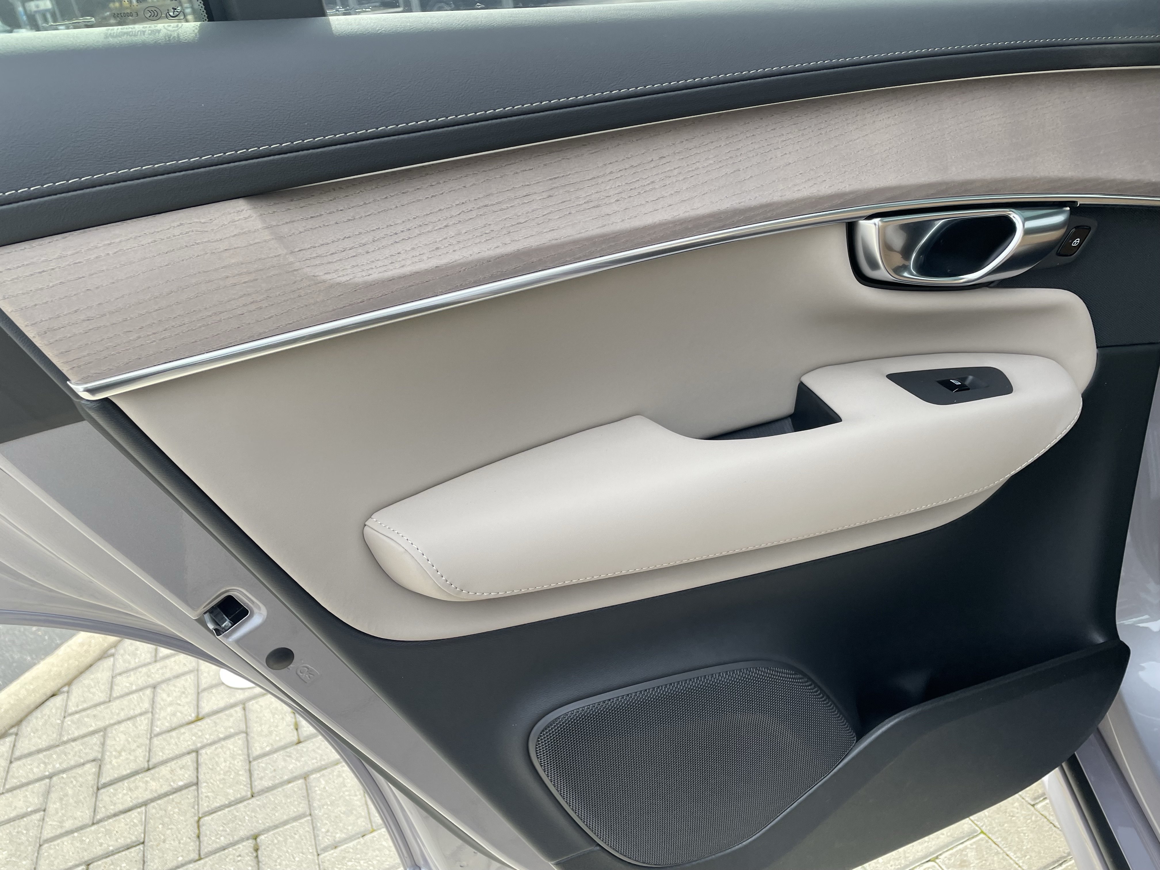 New 2026 Volvo XC90 B6 Plus w/ Protection Package Premier AWD/4WD image 11