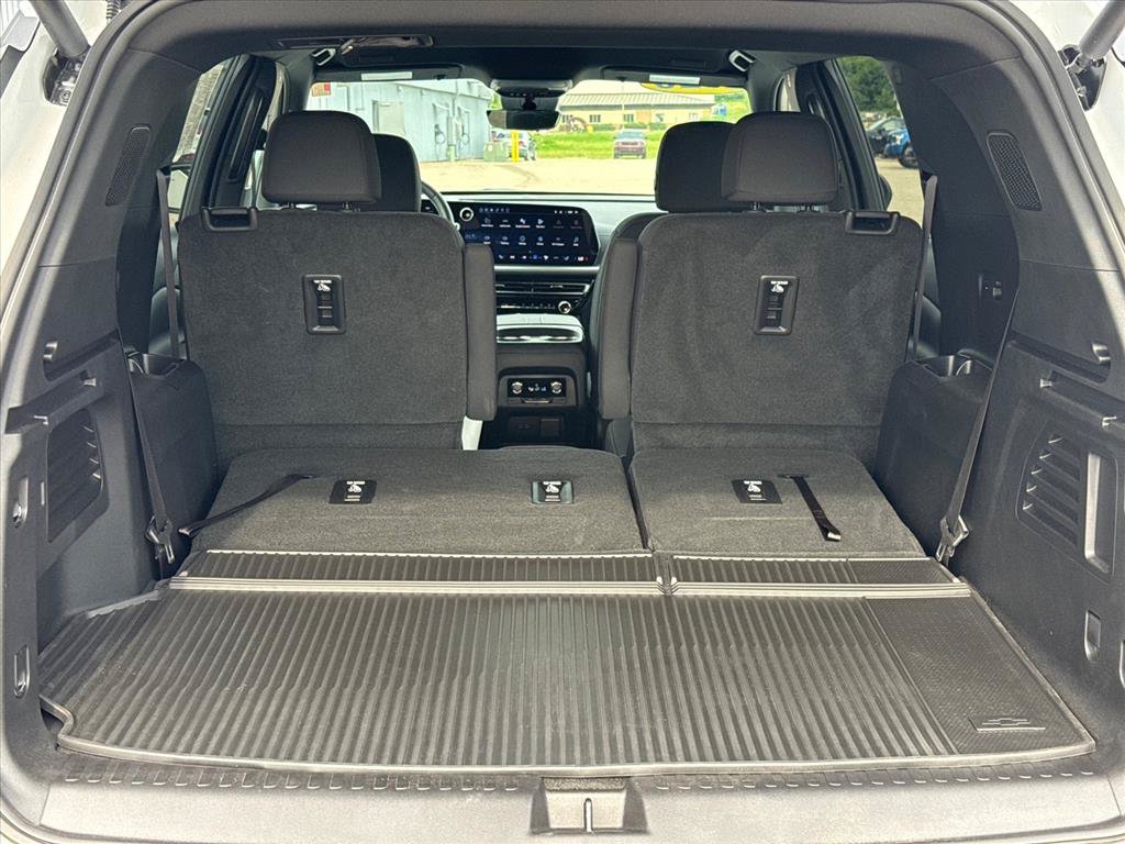 Used 2026 Chevrolet Traverse LT w/ Driver Confidence Package FWD image 5