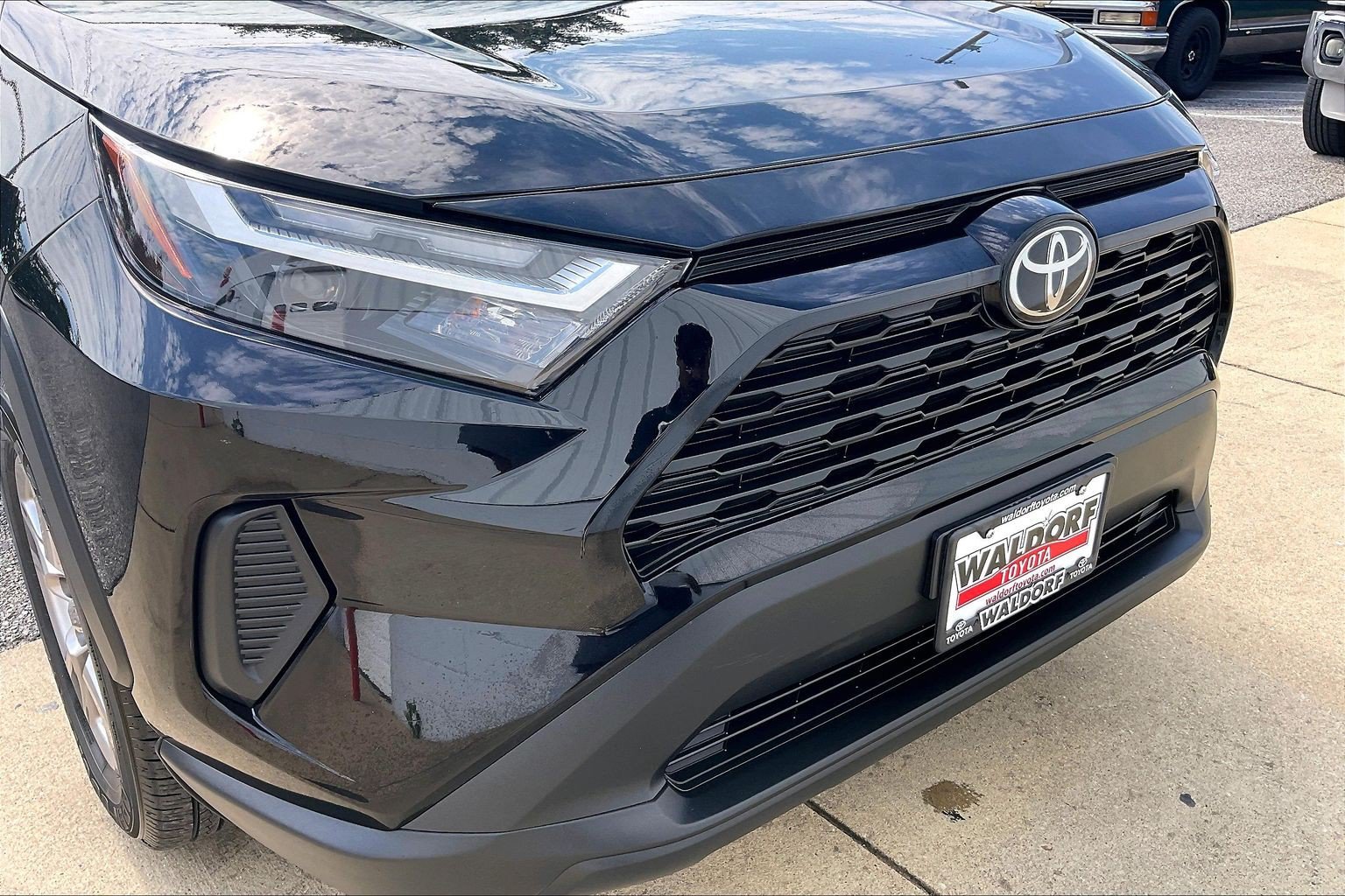 Used 2025 Toyota RAV4 LE AWD/4WD image 34