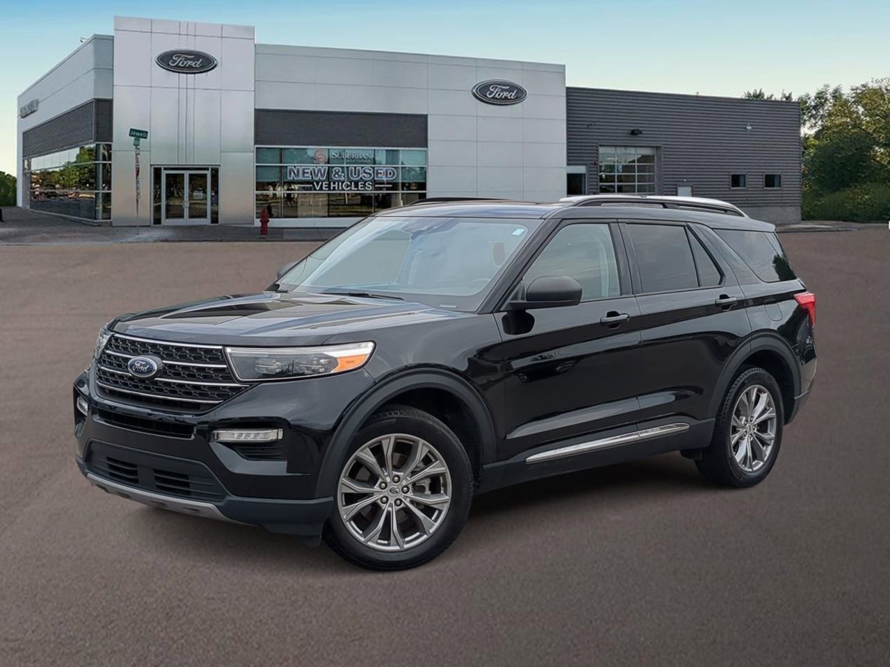Certified 2022 Ford Explorer XLT w/ Equipment Group 202A image 1