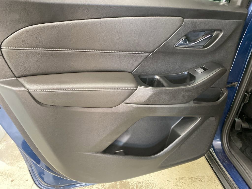 Used 2023 Chevrolet Traverse LT w/ Midnight/Sport Edition image 27