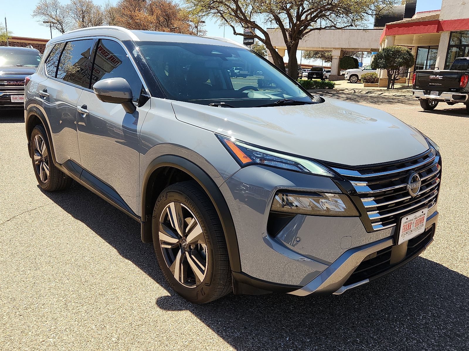 Used 2025 Nissan Rogue SL w/ SL Premium Package image 6