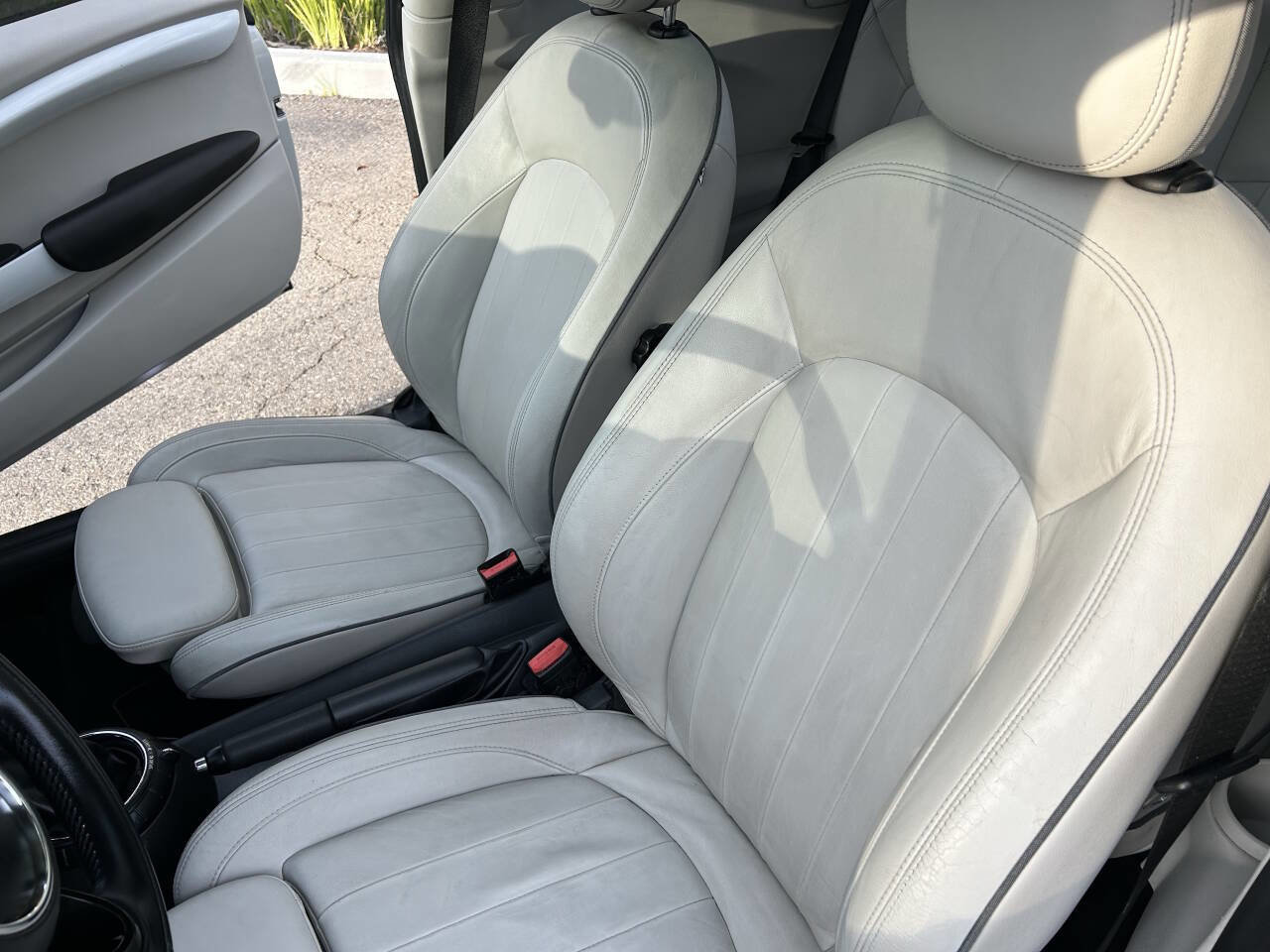 Used 2014 MINI Cooper 2-Door Hardtop w/ Premium Package image 27