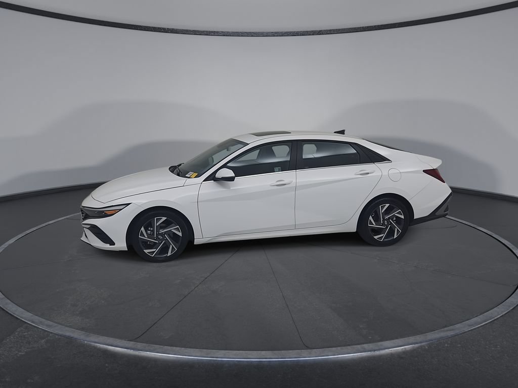 Used 2025 Hyundai Elantra Limited FWD image 7