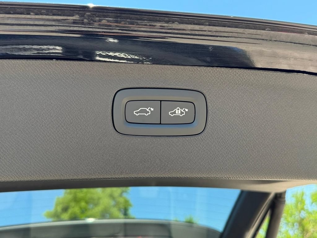 Certified 2025 Volvo XC90 B5 Ultra AWD/4WD image 6