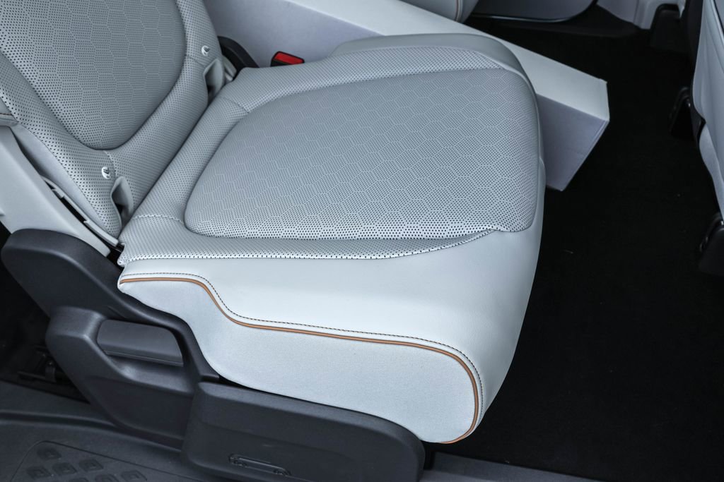 New 2025 Volkswagen ID. Buzz 1st Edition image 38