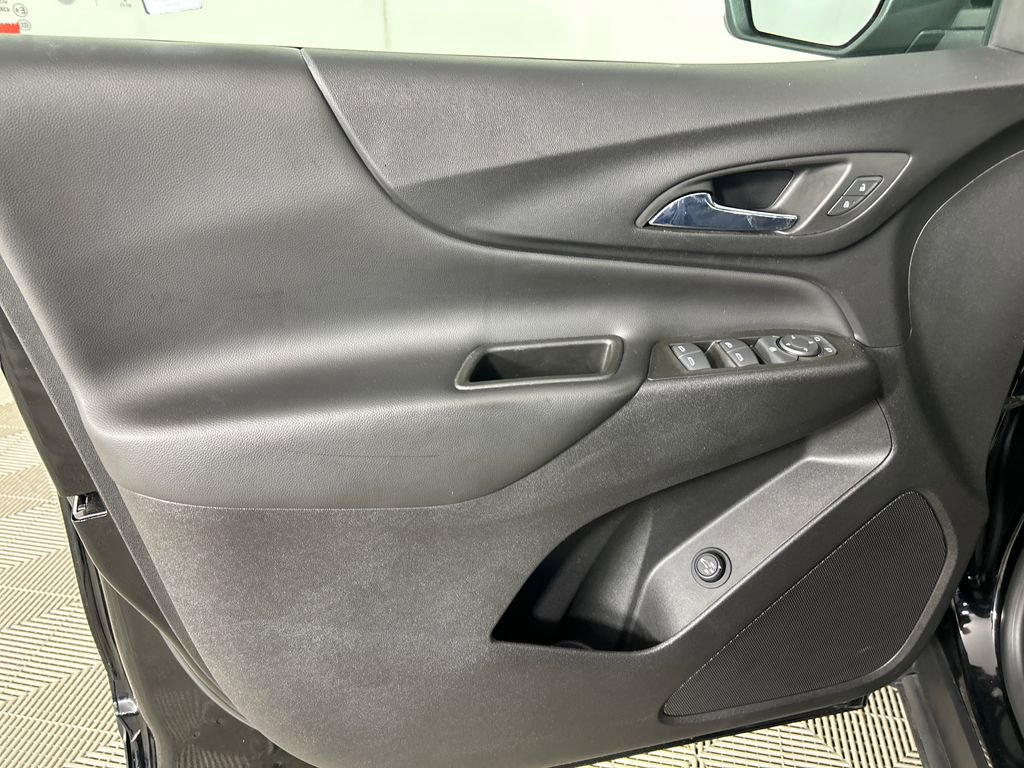 Used 2022 Chevrolet Equinox LT AWD/4WD image 11