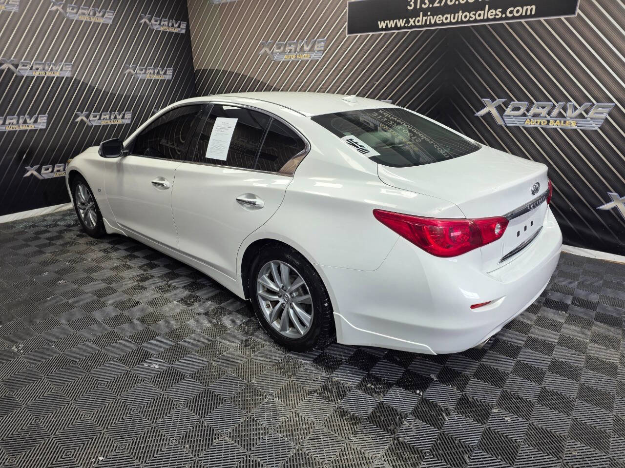 Used 2015 INFINITI Q50 image 8