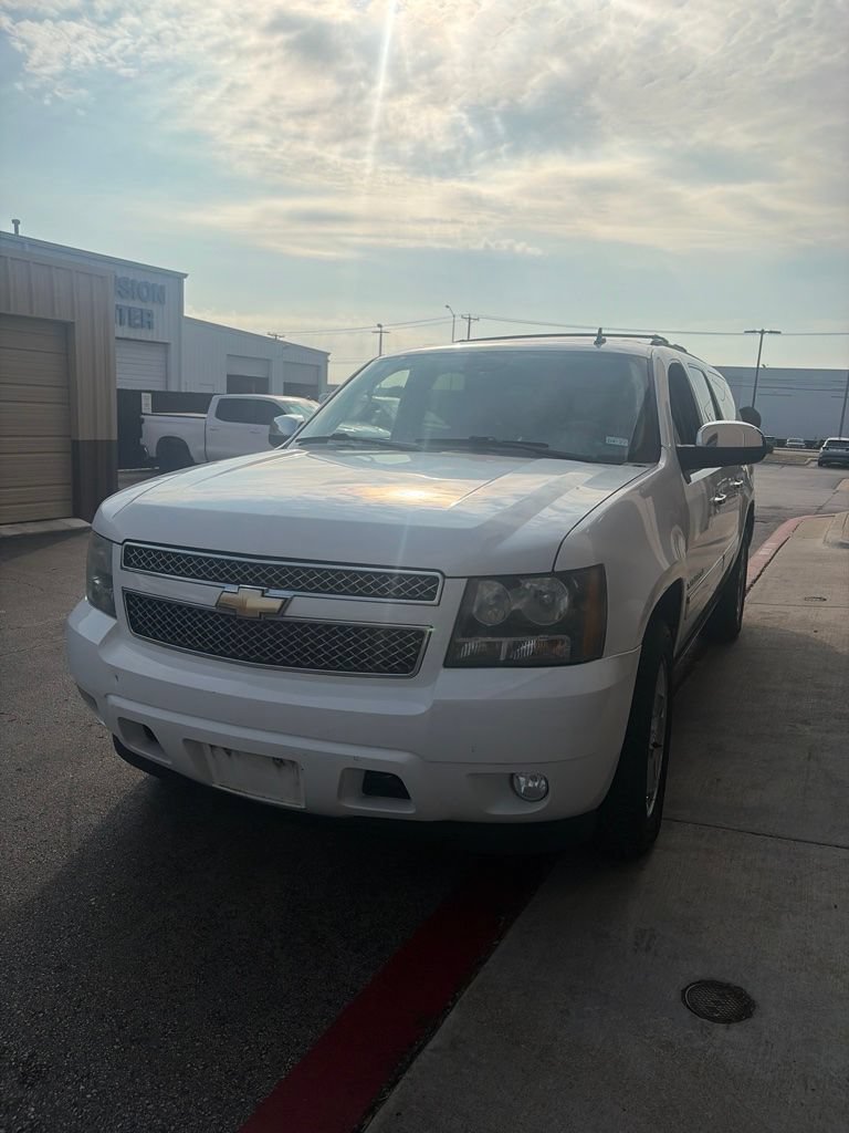Used 2011 Chevrolet Suburban LTZ RWD image 2