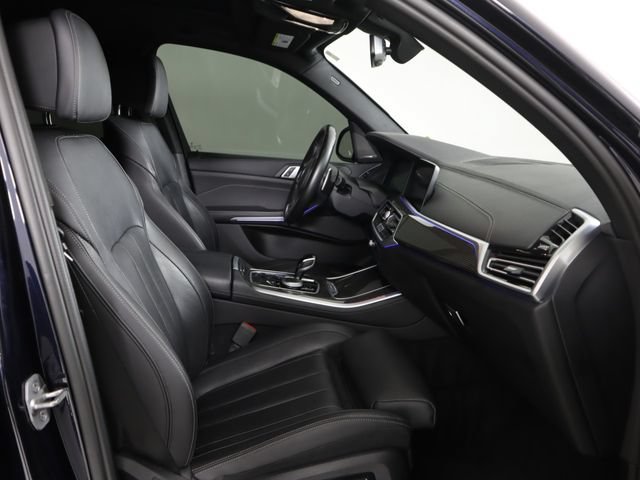 Used 2022 BMW X5 M50i w/ Parking Assistance Package AWD/4WD image 13