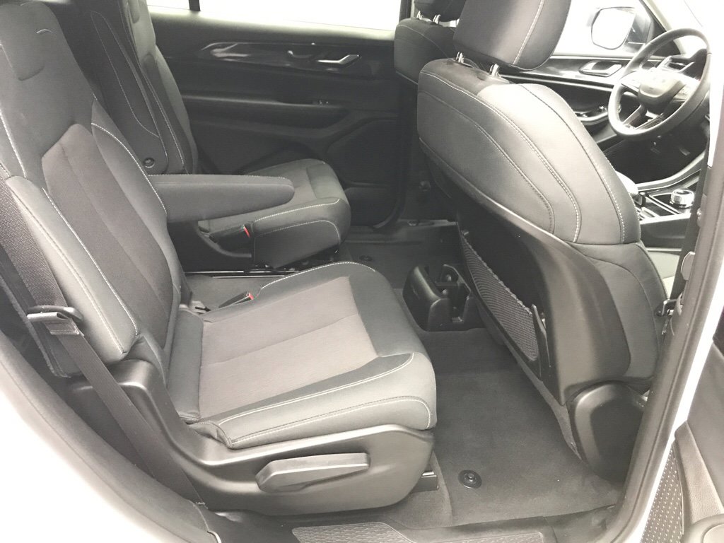 Used 2023 Jeep Grand Cherokee L Laredo w/ Luxury Tech Group I AWD/4WD image 17