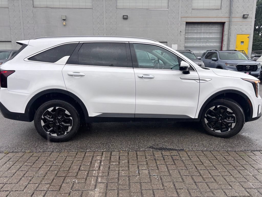 Used 2025 Kia Sorento S AWD/4WD image 6