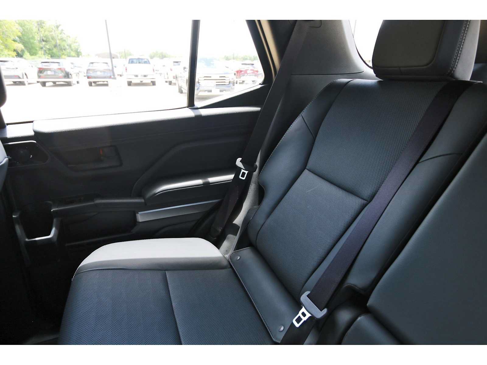 Used 2025 Toyota 4Runner TRD Off-Road Premium AWD/4WD image 9