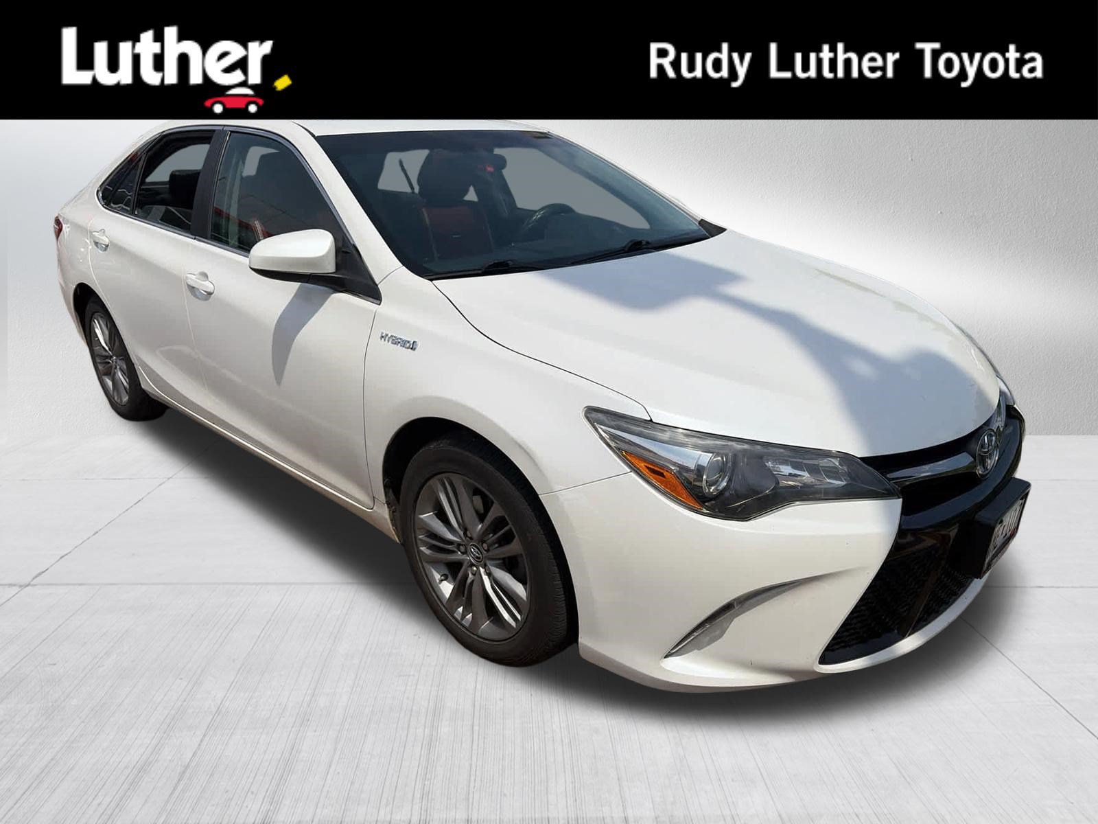 Used 2015 Toyota Camry SE w/ Moonroof Package