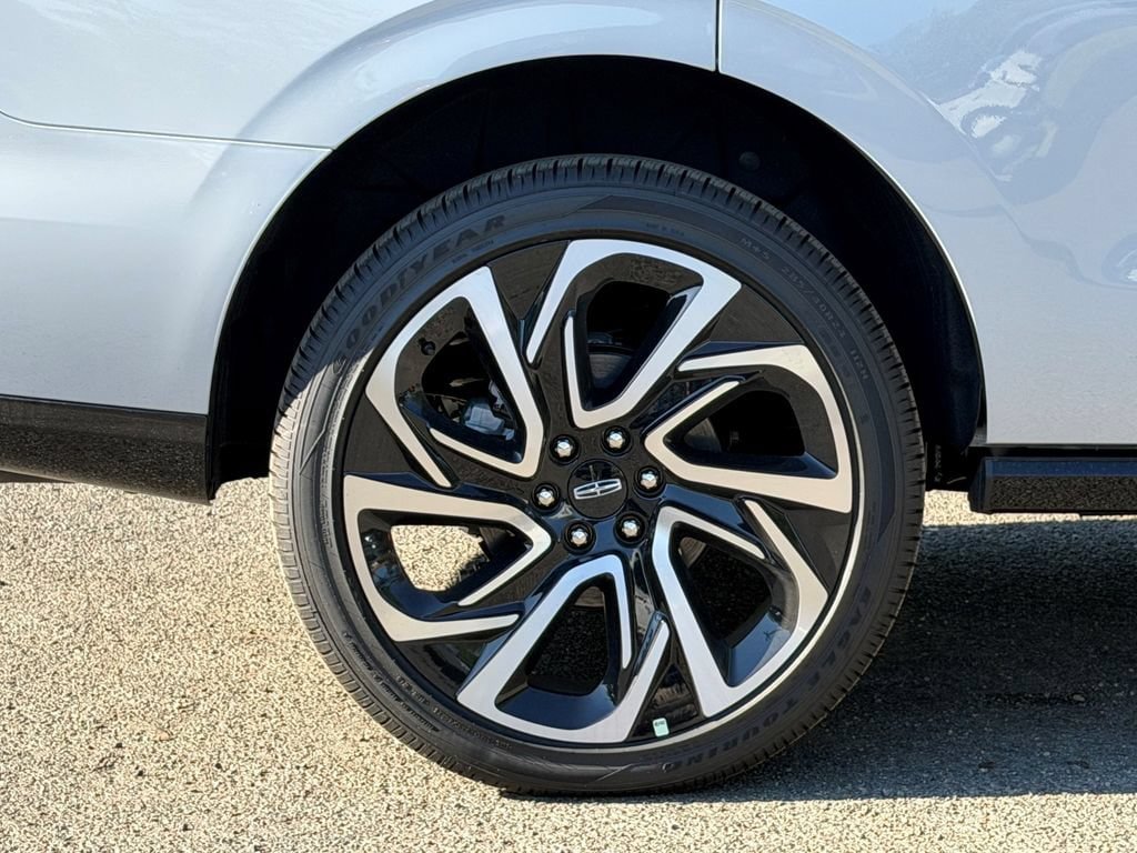 New 2026 Lincoln Navigator Reserve AWD/4WD image 4