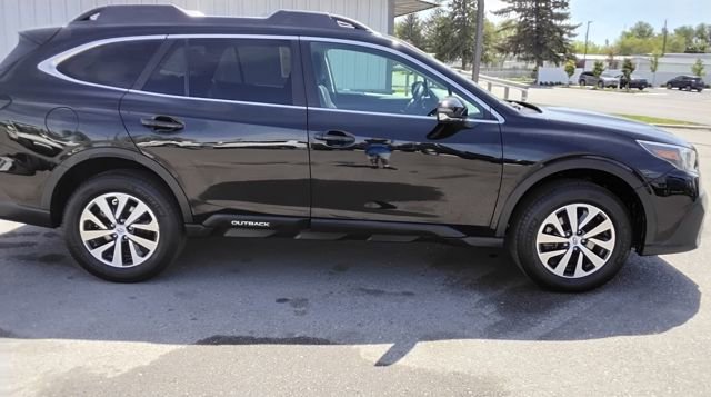 Used 2022 Subaru Outback Premium image 14