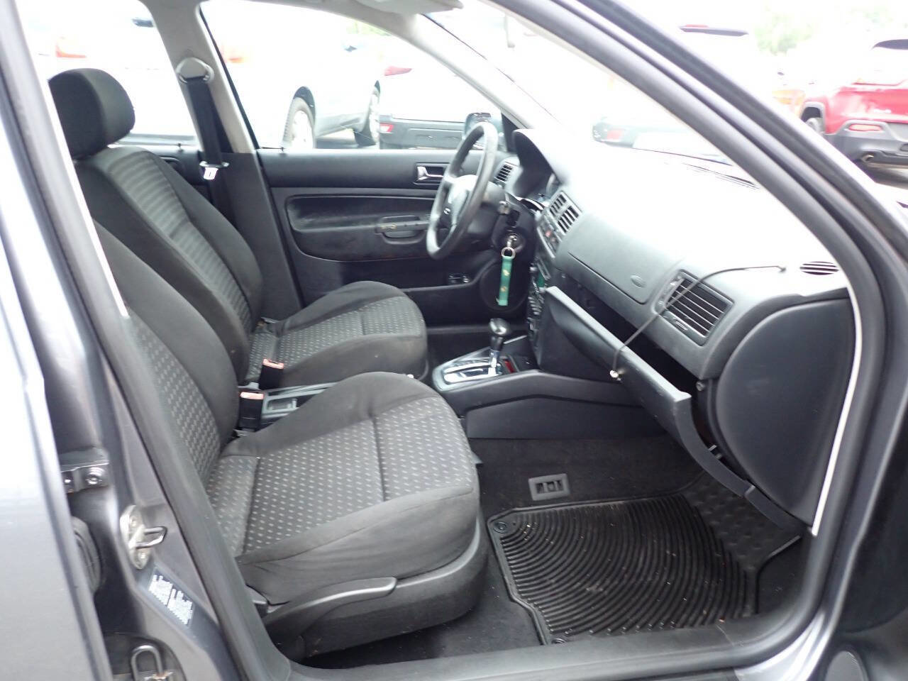 Used 2005 Volkswagen Jetta GL FWD image 12