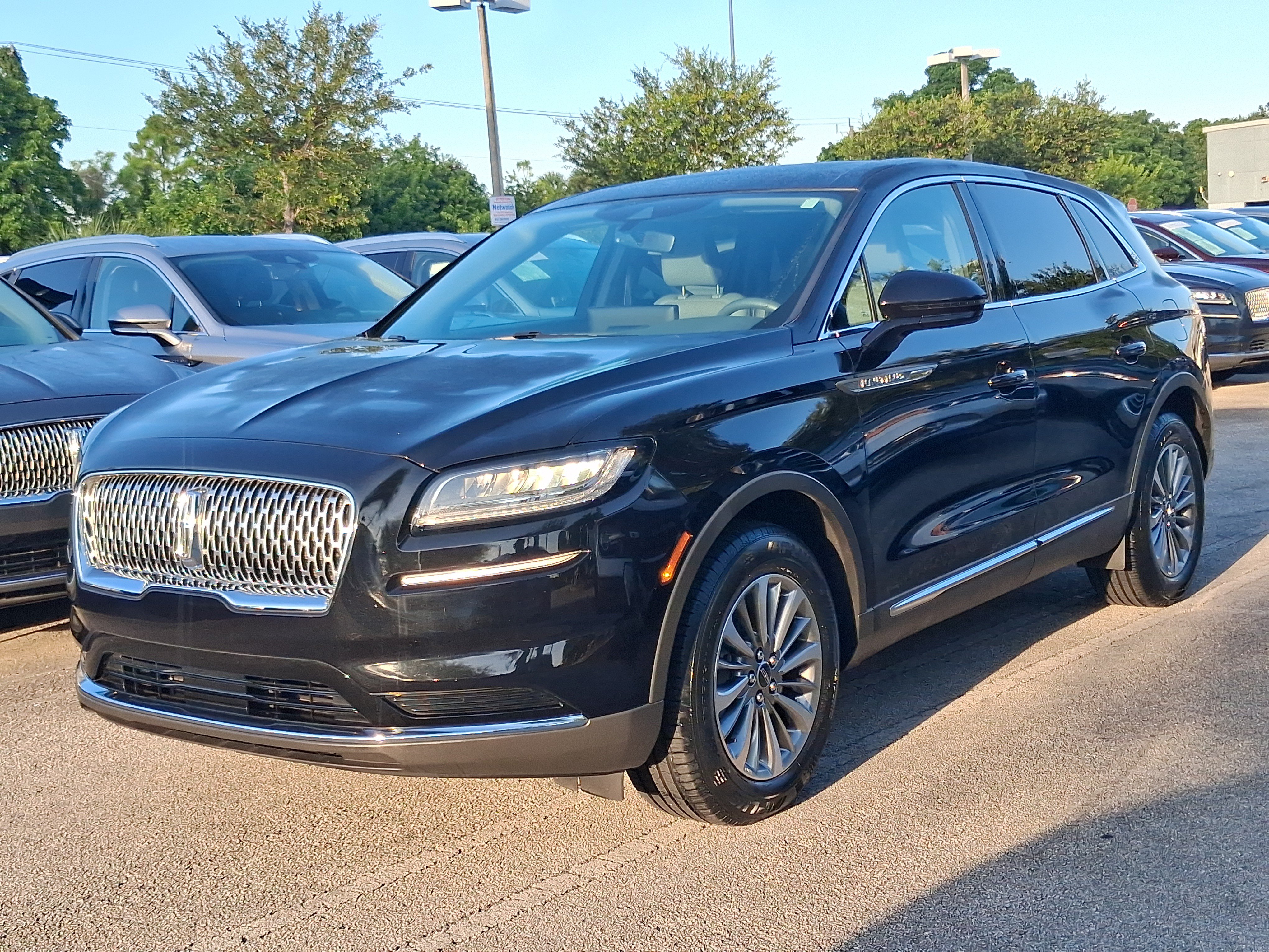 Used 2022 Lincoln Nautilus Reserve FWD image 2