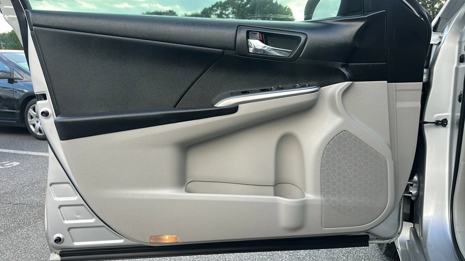 Used 2012 Toyota Camry LE FWD image 26