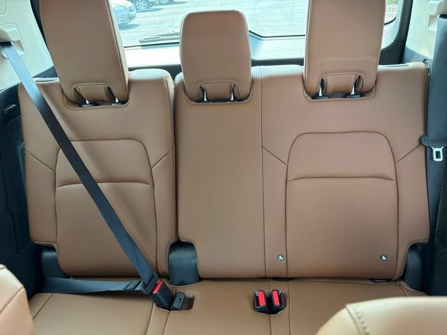 Used 2025 Nissan Pathfinder Platinum AWD/4WD image 18