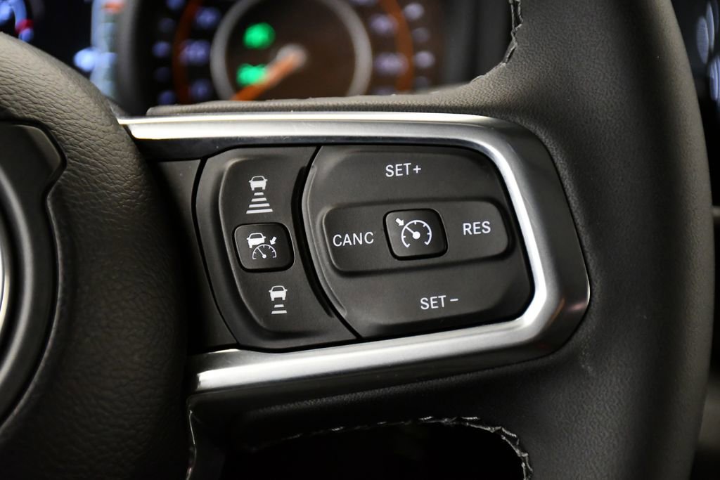 Used 2025 Jeep Wrangler Sahara image 23