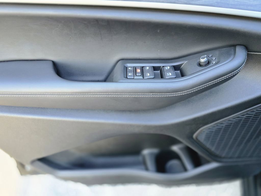 Used 2025 Jeep Grand Cherokee L Limited w/ Black Appearance Package image 15