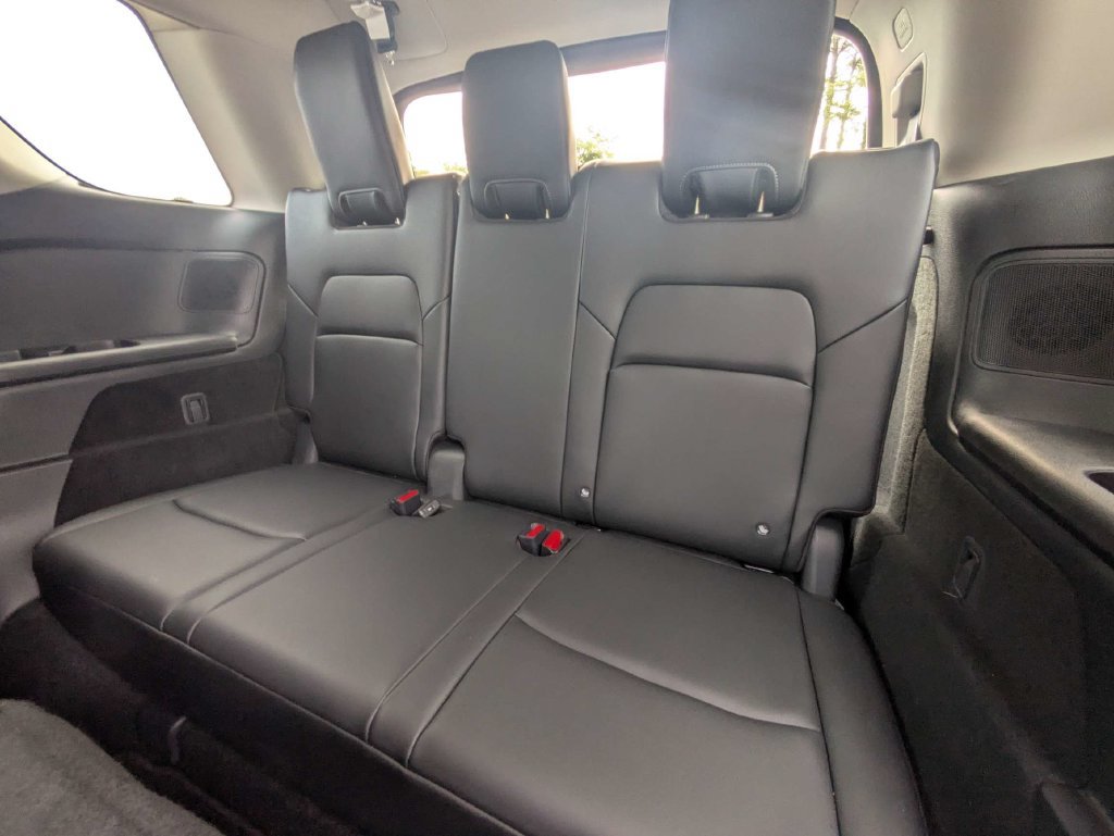 Used 2025 Nissan Pathfinder Platinum w/ Black Appearance Package FWD image 15