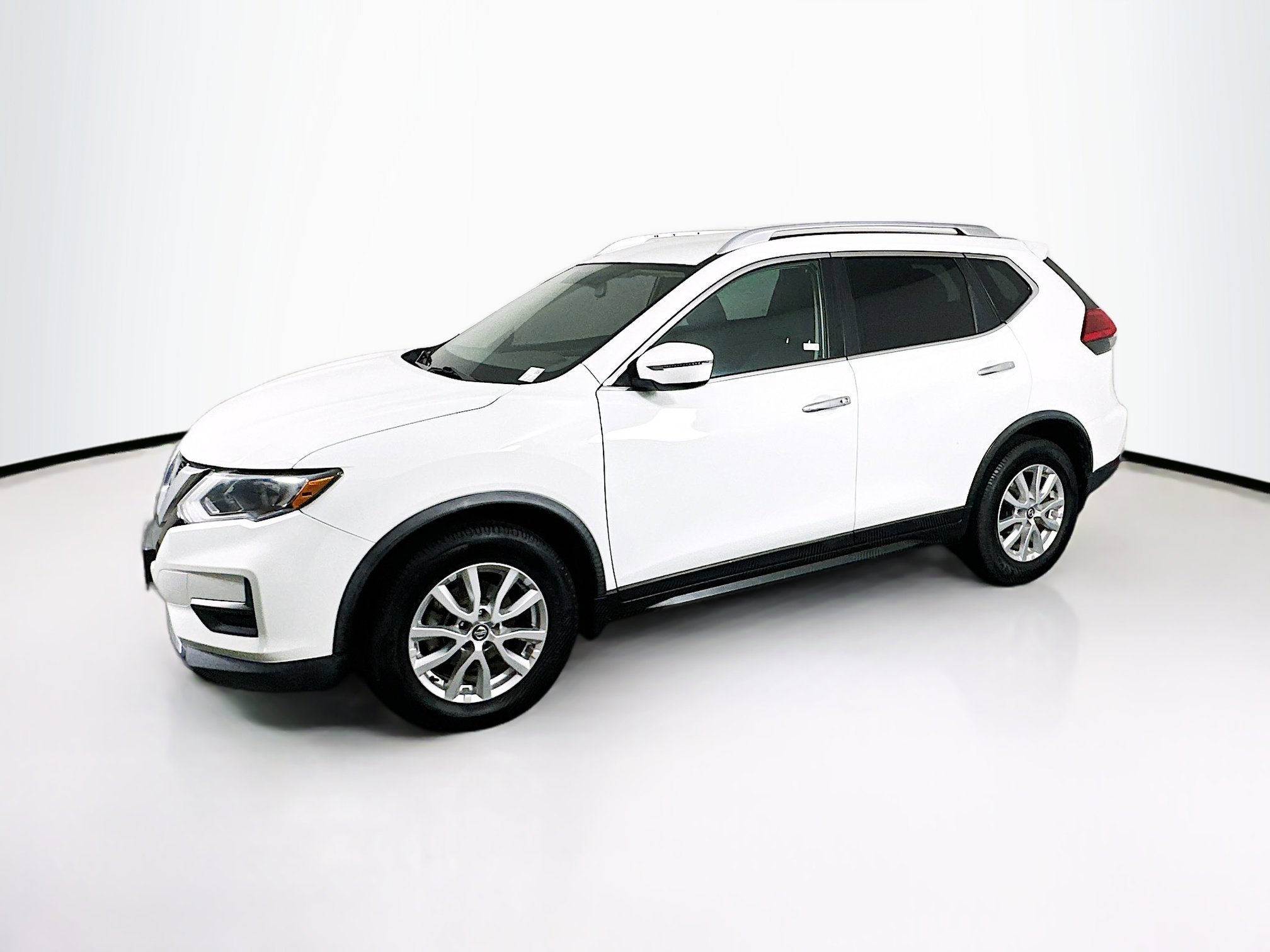 Used 2017 Nissan Rogue SV image 4