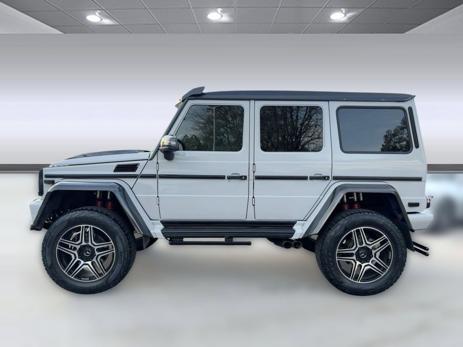 Used 2017 Mercedes-Benz G 550 Squared image 2