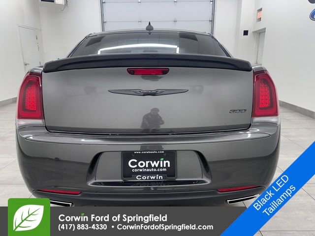 Used 2022 Chrysler 300 Touring w/ Sport Appearance Package image 4