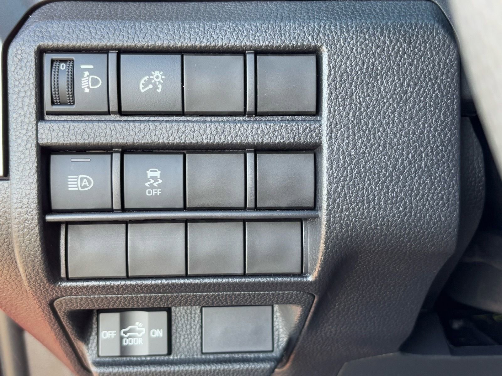 Certified 2025 Toyota Tacoma SR5 image 29