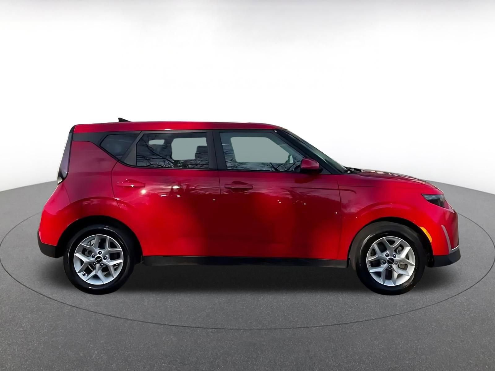 Used 2025 Kia Soul LX w/ LX Technology Package FWD image 14