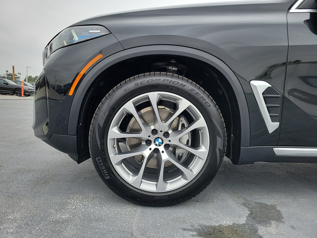 New 2026 BMW X5 sDrive40i w/ Parking Assistance Package RWD image 5