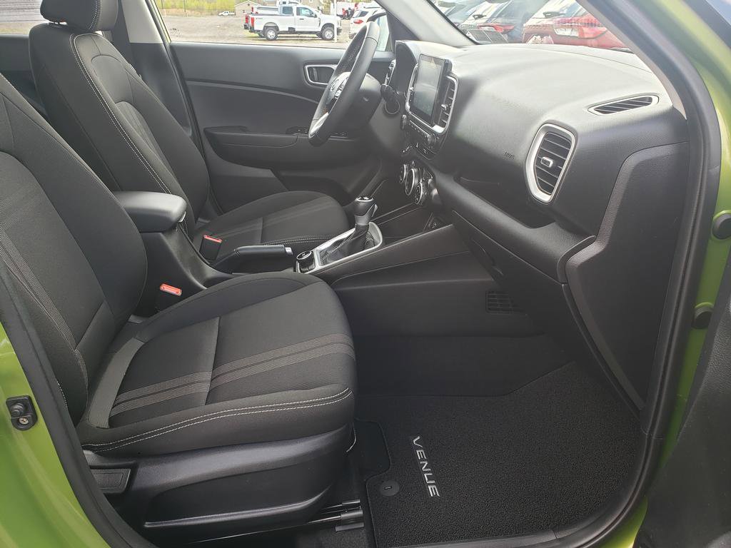 Used 2024 Hyundai Venue SEL FWD image 17