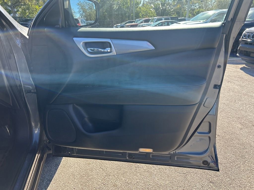 Used 2019 Nissan Pathfinder SL w/ Cargo Package image 25