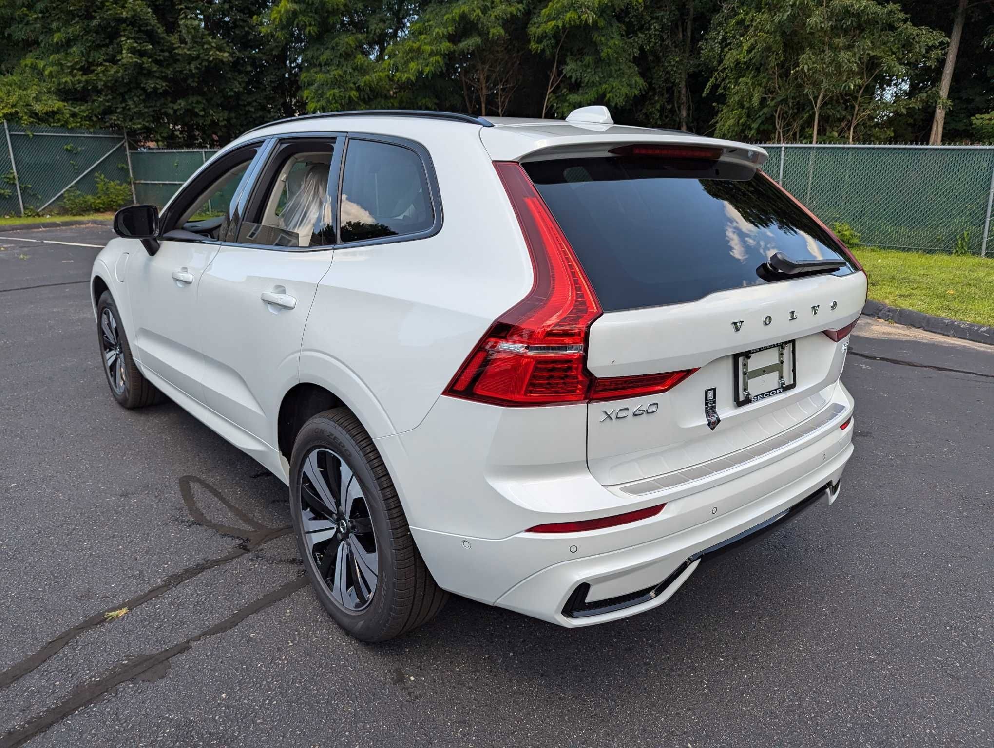 New 2025 Volvo XC60 T8 Plus w/ Protection Package Premier image 5