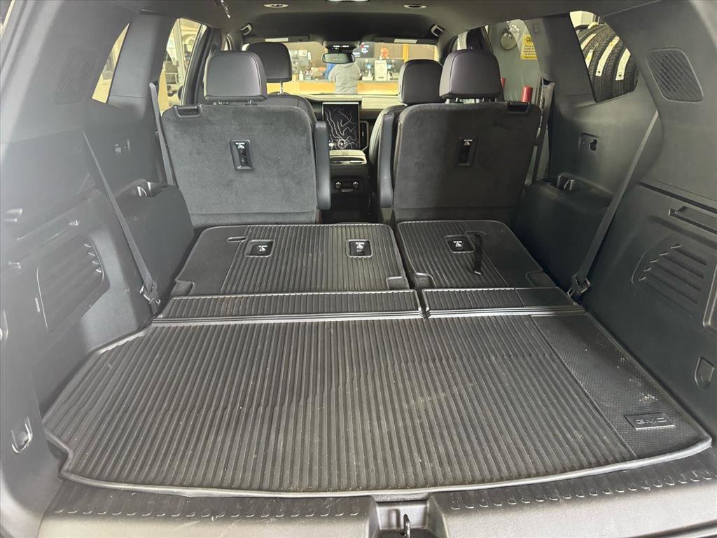 Used 2024 GMC Acadia AT4 w/ Luxury Package image 9