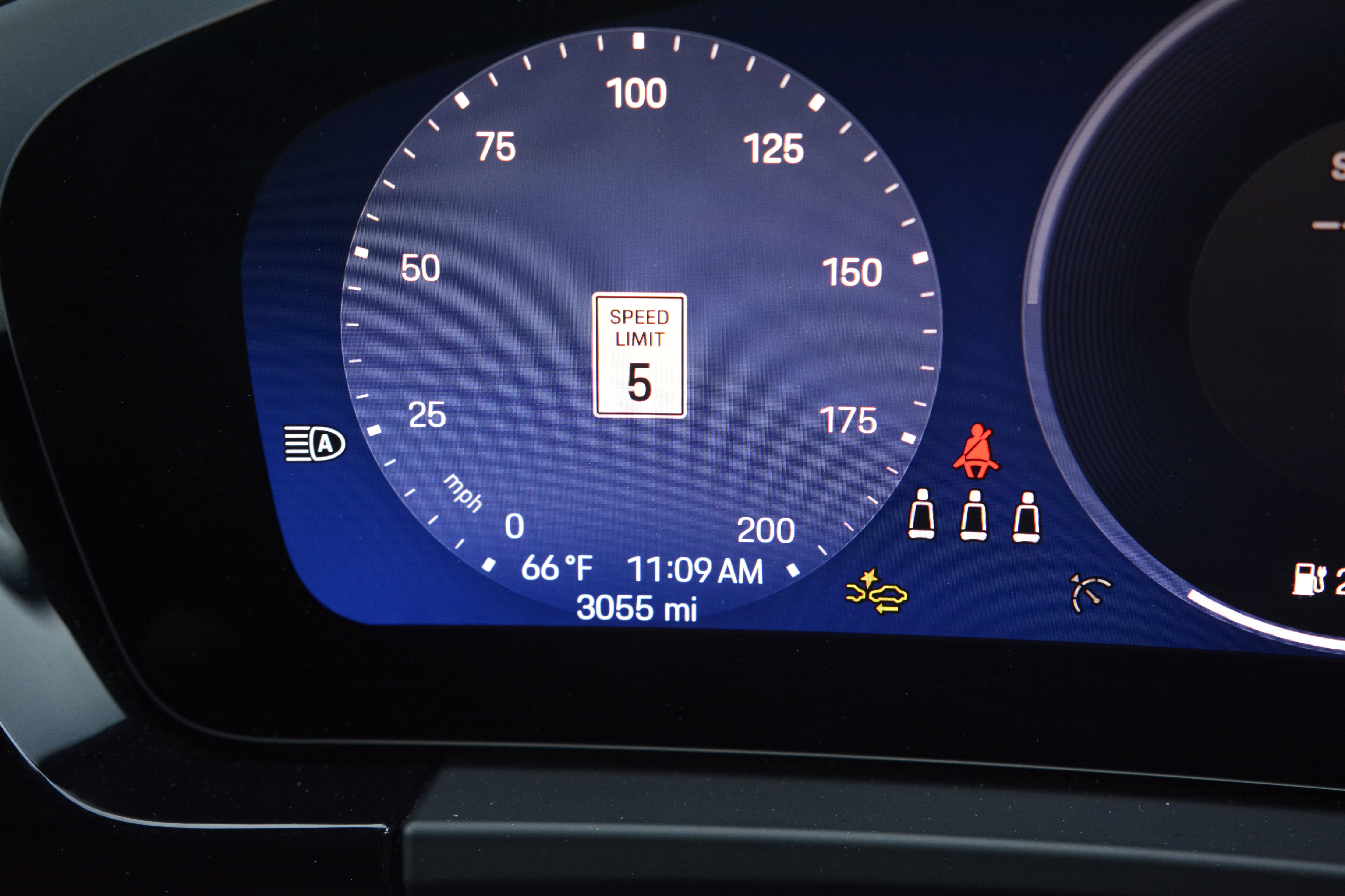 Certified 2025 Porsche Macan Electric image 18