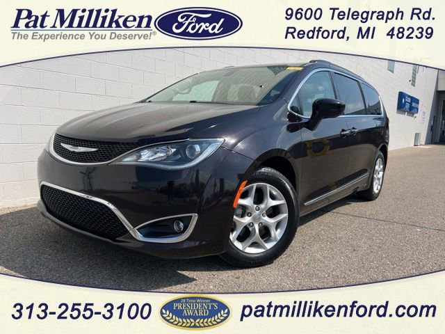 Used 2017 Chrysler Pacifica Touring-L w/ Tire & Wheel Group