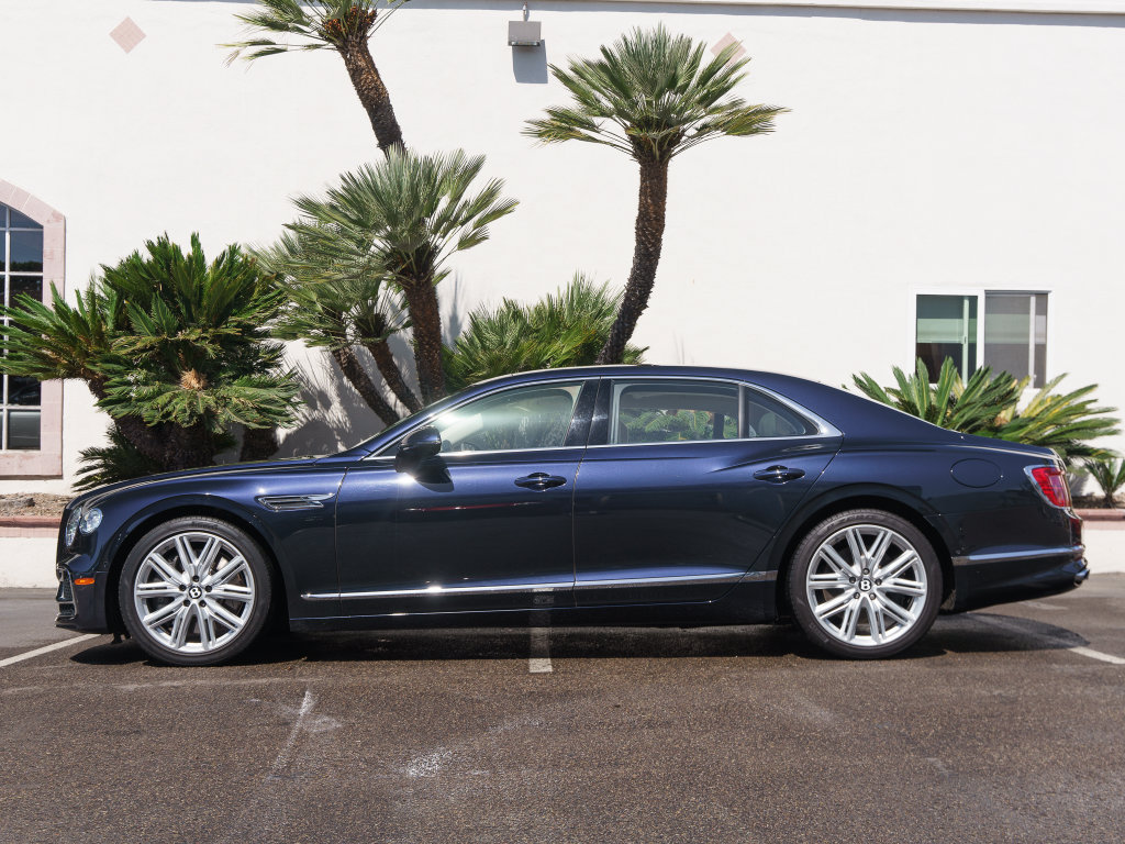 Used 2023 Bentley Flying Spur Plug-In Hybrid AWD/4WD image 37
