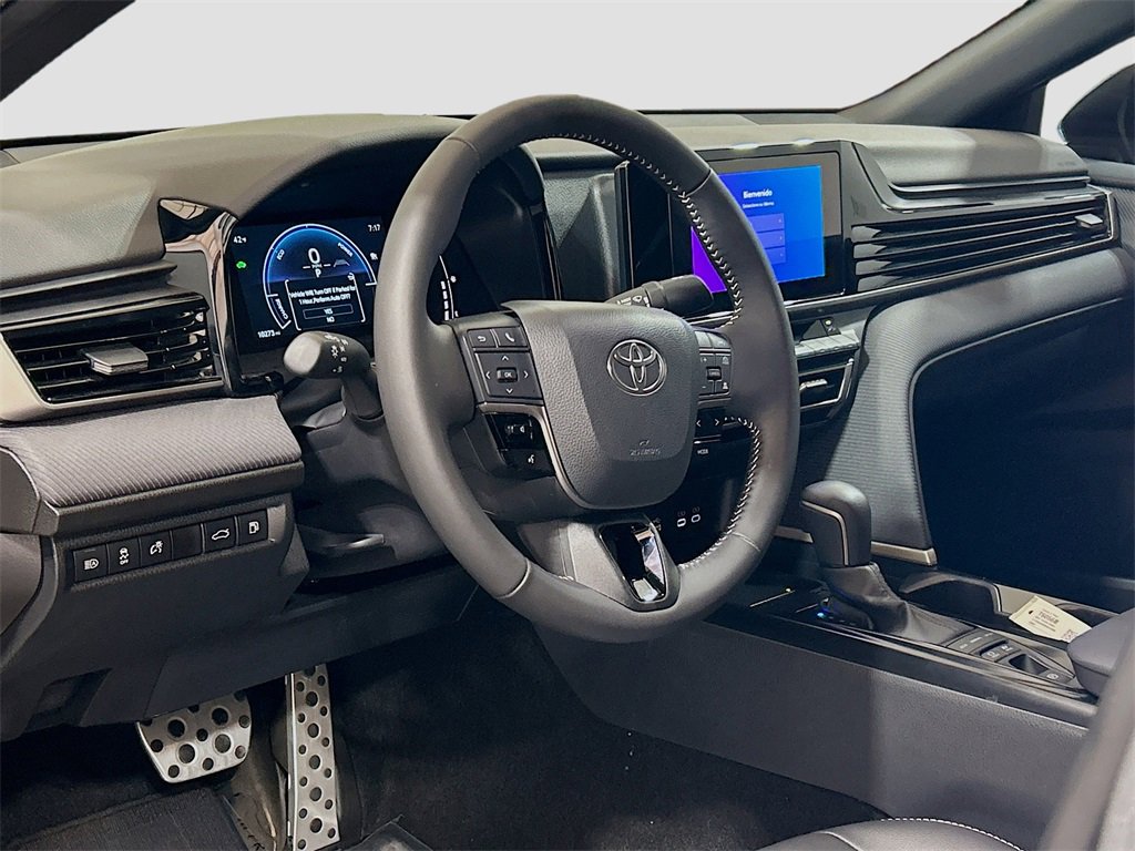 Used 2025 Toyota Camry SE w/ Convenience Package image 7