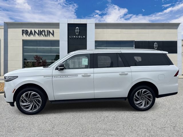 New 2026 Lincoln Navigator L Premier AWD/4WD image 4