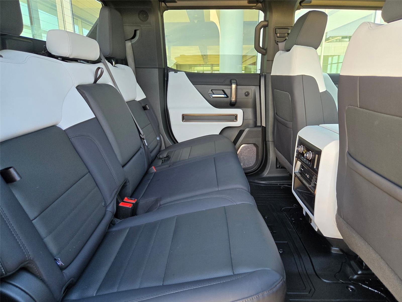 Used 2025 GMC Hummer EV 3X w/ LPO, Dark Essentials Package image 29